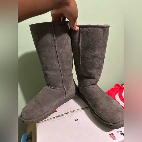 EUC Gray Uggs - Picture 6 of 16